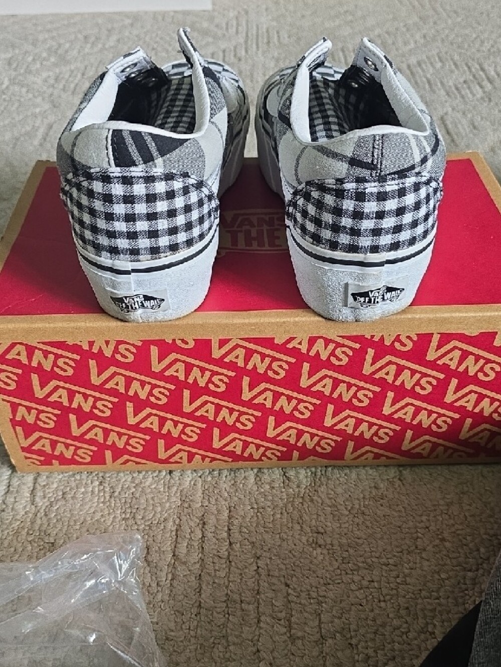 Vans Womans Checkerboard Slip-On/Low Top Sneakers - Black & White - Picture 4 of 7